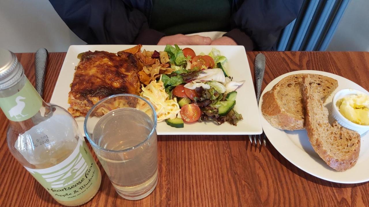 One Holyrood Hotel & Cafe 新港 外观 照片