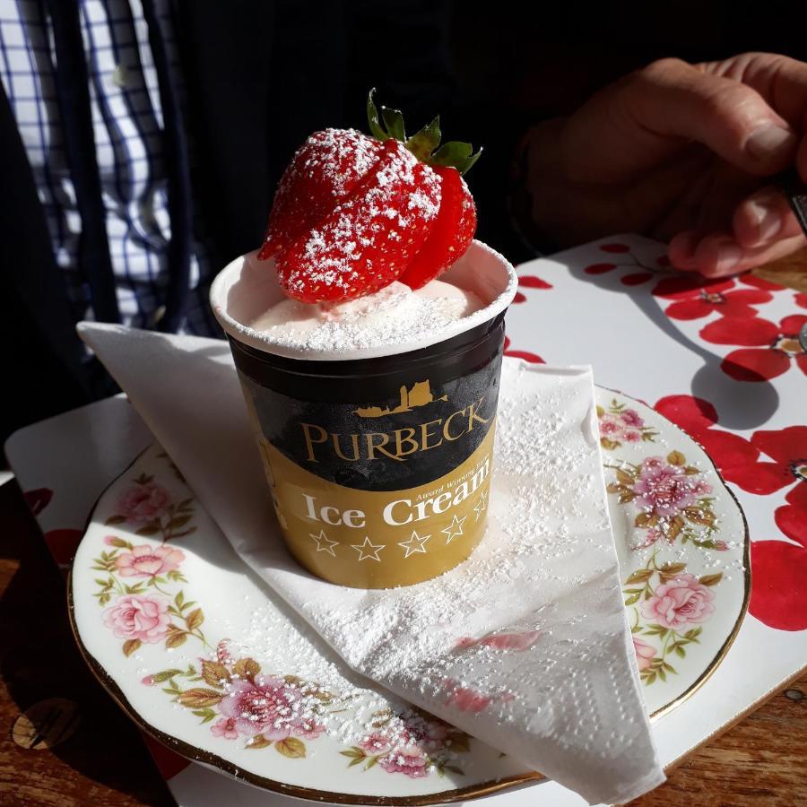 One Holyrood Hotel & Cafe 新港 外观 照片