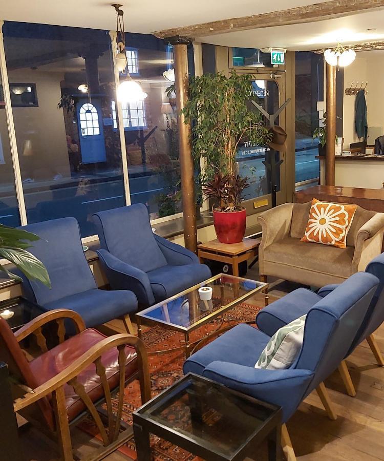 One Holyrood Hotel & Cafe 新港 外观 照片